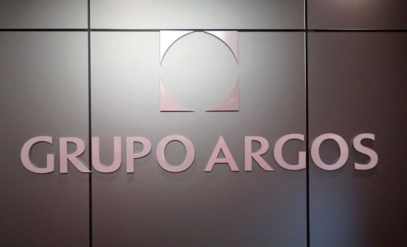 Foto de archivo. El logo del Grupo Argos en sus oficinas en la ciudad de Medellín