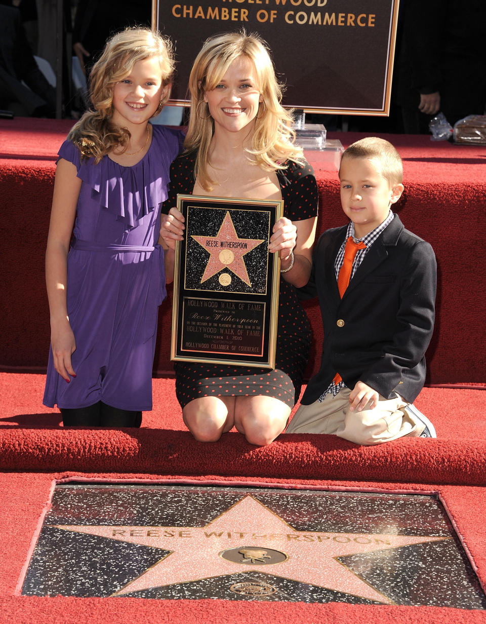 Reese Witherspoon with kids Ava and Deacon at the Hollywood Walk of Fame Star induction ceremony in 2010. (Photo: Getty Images)