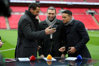 LONDON, ENGLAND - FEBRUARY 10: (L-R) Rio Ferdinand, Martin Keown and Jermaine Jenas speak prior to the Premier League match between Tottenham Hotspur and Arsenal at Wembley Stadium on February 10, 2018 in London, England. (Photo by Tottenham Hotspur FC via Getty Images)