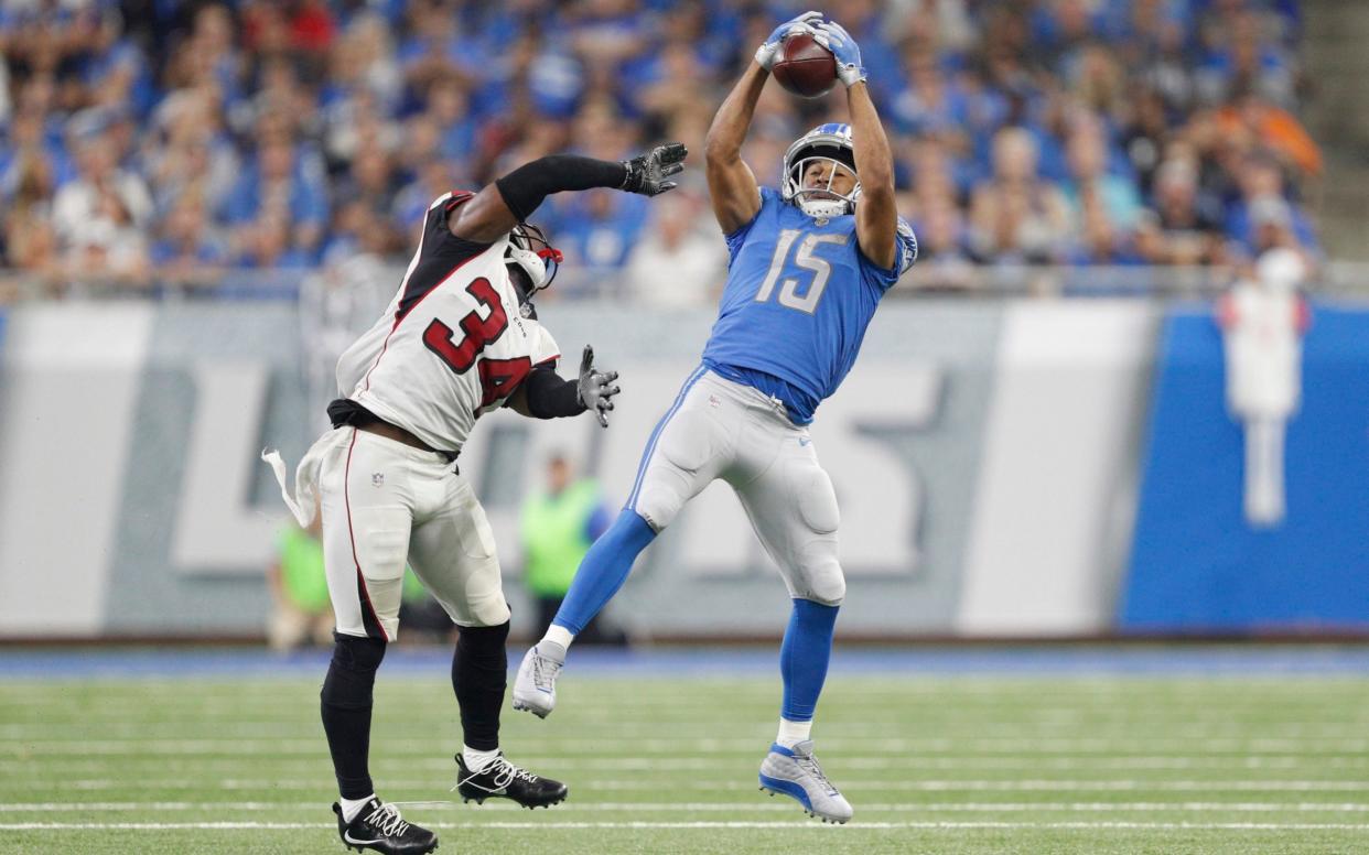 Detroit Lions wide receiver Golden Tate (15) makes a catch against Atlanta Falcons cornerback Brian Poole  - USA Today Sports