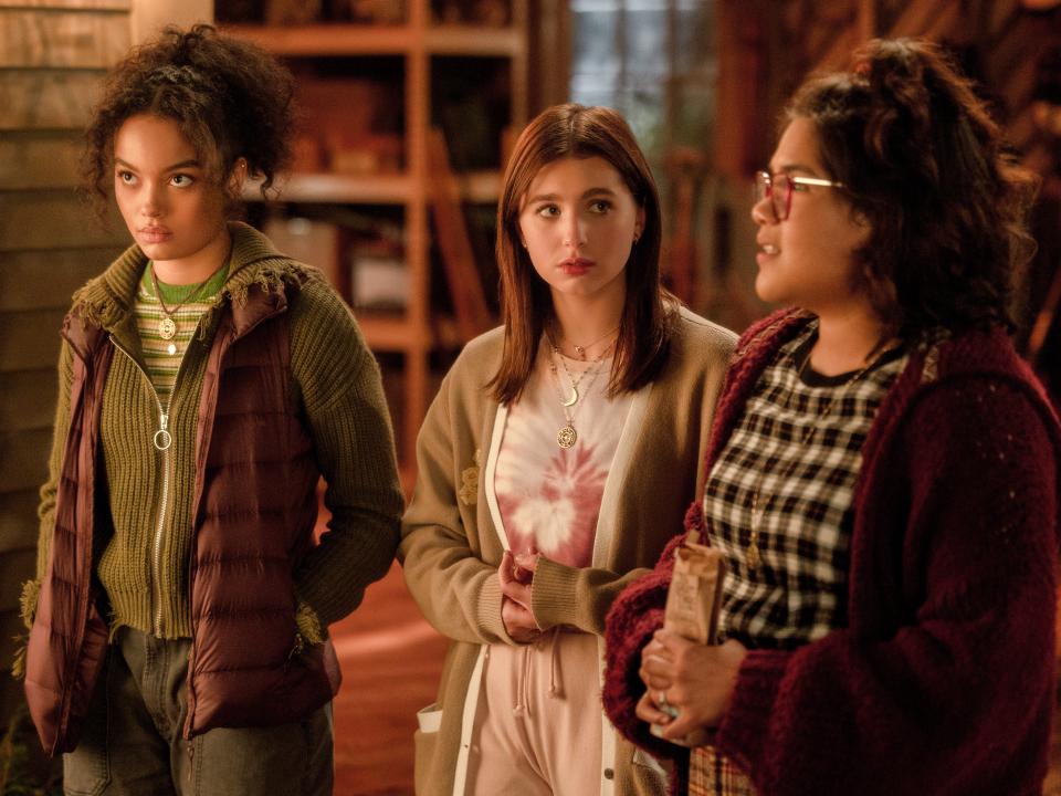 The teen protagonists of 'Hocus Pocus 2' in a still from the film.