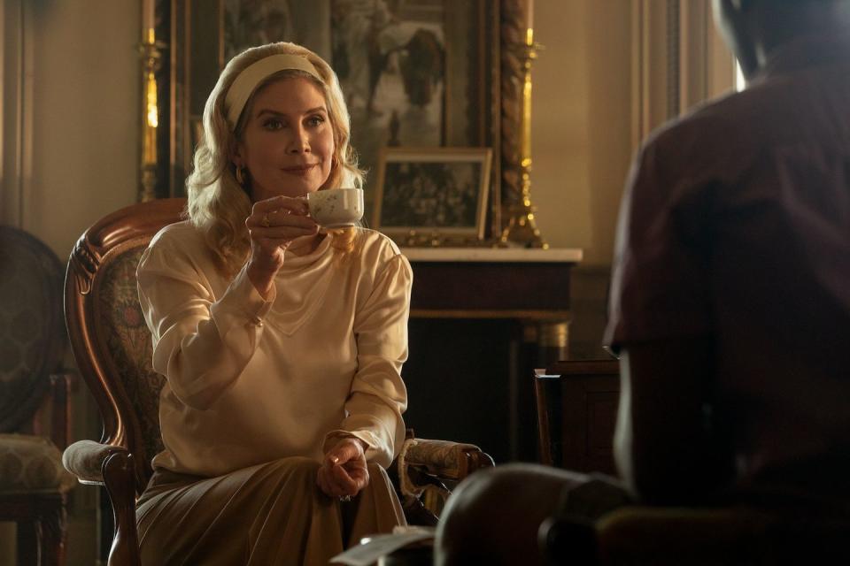 elizabeth mitchell as limbrey in episode 204 of outer banks