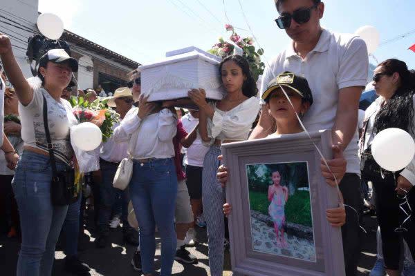 Entierro de Camila, niña asesinada en Taxco, Guerrero