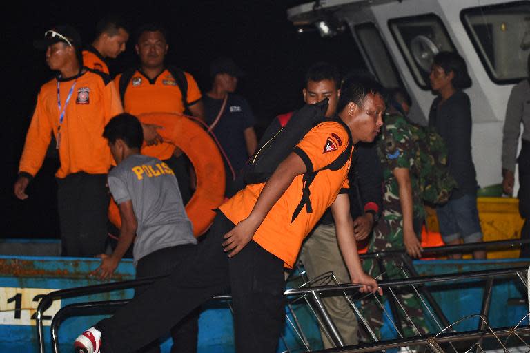 Members of an Indonesian search and rescue team return to the port in Manggar on East Belitung island, on December 29, 2014