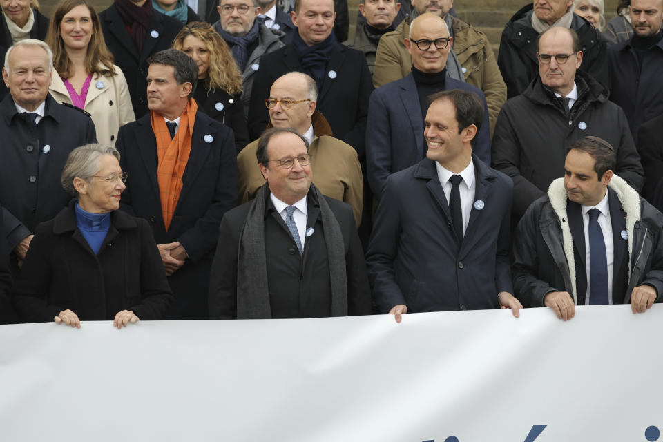 From left, Front, French Prime Minister Elisabeth Borne, Former French President Francois Hollande, President of the Representative Council of the French Jewish Institutions (CRIF) Yonathan Arfi and (From L, Rear) former French prime ministers, Jean-Marc Ayrault, Manuel Valls, Bernard Cazeneuve, Edouard Philippe and Jean Castex pose for a group photograph on the front steps of the Assemblee Nationale parliament building in Paris ahead of a demonstration against anti-Semitism in Paris, Sunday, Nov. 12, 2023. (Thomas Samson/Pool via AP)