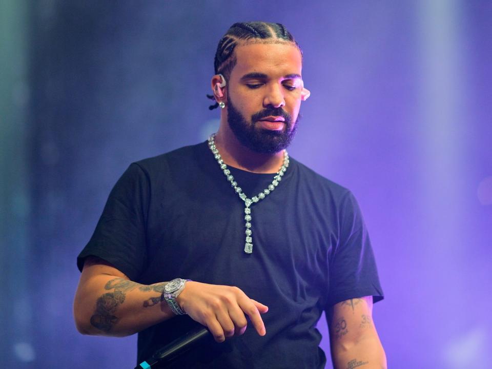 Drake performs onstage during "Lil Baby & Friends Birthday Celebration Concert" at State Farm Arena on December 9, 2022 in Atlanta, Georgia.