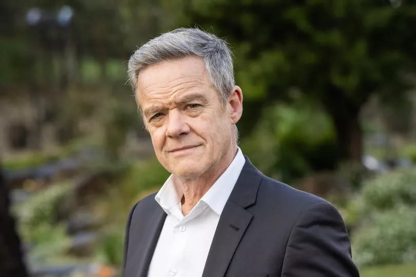 Paul (Stefan Dennis)