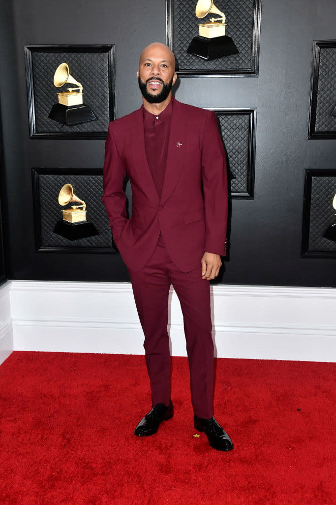 Common poses on the red carpet at the Grammys