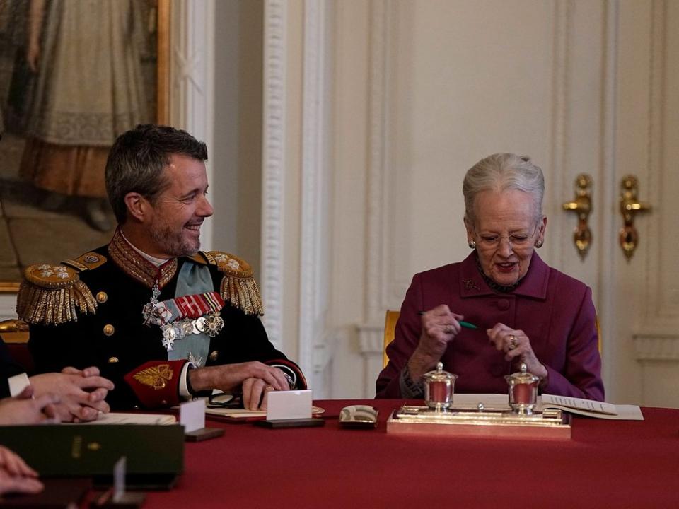 Königin Margrethe II. von Dänemark hat ihre Abdankungserklärung unterzeichnet - Frederik X. ist damit offiziell neuer König. (Bild: imago/Ritzau Scanpix)