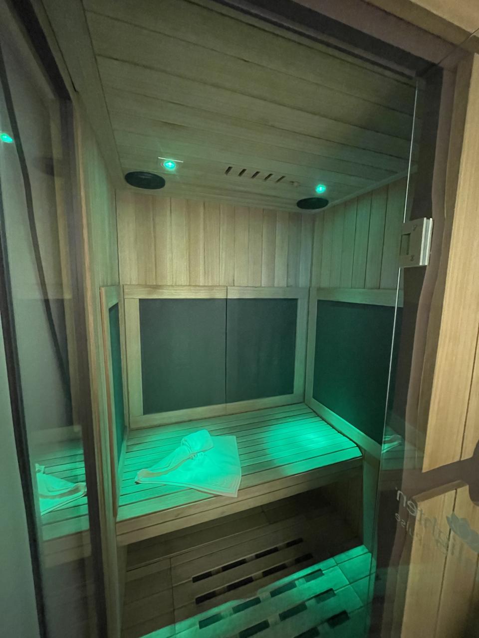 Infrared sauna green lights. (Getty Images)