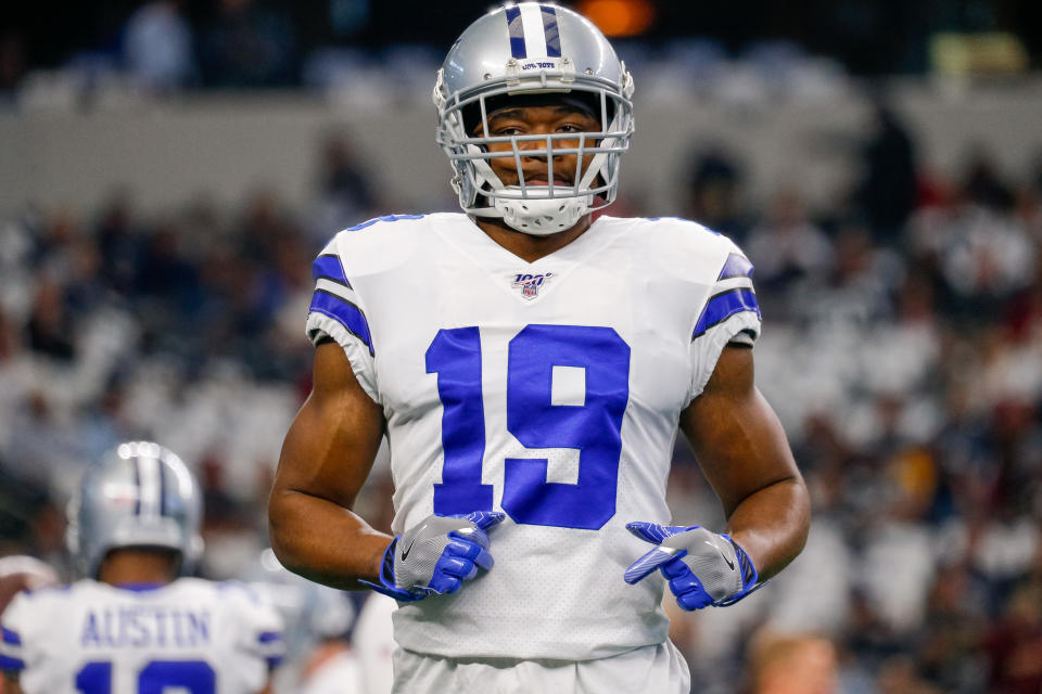 ARLINGTON, TX - DECEMBER 29: Dallas Cowboys Wide Receiver Amari Cooper (19) warms up prior to the NFC East game between the Dallas Cowboys and Washington Redskins on December 29, 2019 at AT&T Stadium in Arlington, TX. (Photo by Andrew Dieb/Icon Sportswire via Getty Images)