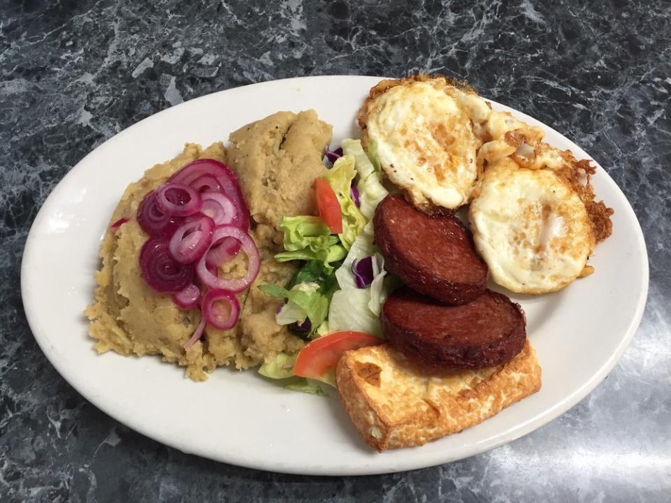 <b> PHOTO: Diana l./<a href="https://www.yelp.com/biz_photos/quisqueya-la-bella-cleveland?utm_campaign=0bfa0654-9e6e-450c-abc1-82ae1651aab4%2Caabac1ca-bab1-4f52-a4c9-5b43ee8b17bc&utm_medium=81024472-a80c-4266-a0e5-a3bf8775daa7" rel="nofollow noopener" target="_blank" data-ylk="slk:YELP;elm:context_link;itc:0;sec:content-canvas" class="link ">YELP </a></b><br>