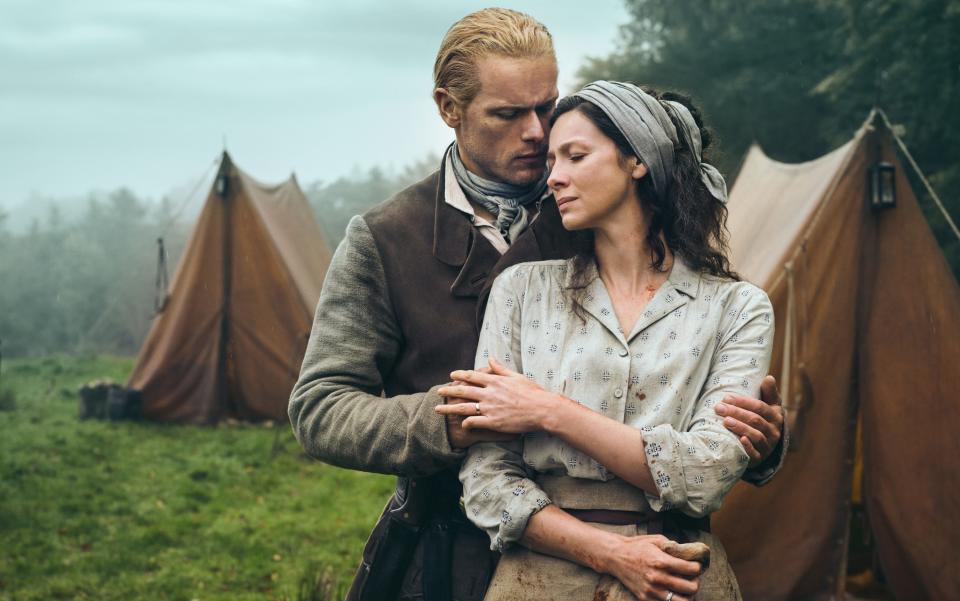 Season 7 photo of Caitríona Balfe and Sam Heughan