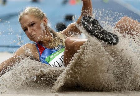 2016 Rio Olympics - Athletics - Preliminary - Women's Long Jump Qualifying Round - Groups - Olympic Stadium - Rio de Janeiro, Brazil - 16/08/2016. Darya Klishina (RUS) of Russia competes. REUTERS/Phil Noble