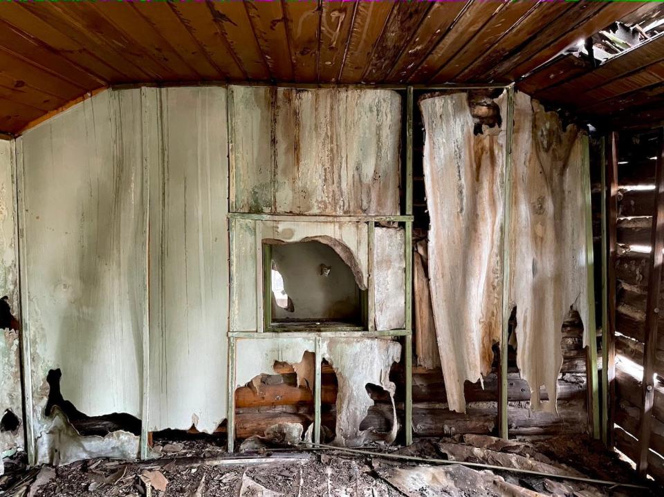 An abandoned house on the Homestead Meadows trail outside of Estes Park, Colorado.