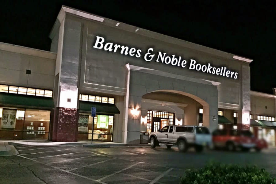 <b>Photo: vincent h./<a href="https://yelp.com/biz_photos/barnes-and-noble-albuquerque?utm_campaign=14d2f8aa-3142-488a-a233-c733ea95a33a%2C171a99e5-223f-4c19-9f82-9336612f57be&utm_medium=81024472-a80c-4266-a0e5-a3bf8775daa7" rel="nofollow noopener" target="_blank" data-ylk="slk:Yelp;elm:context_link;itc:0;sec:content-canvas" class="link ">Yelp</a></b>