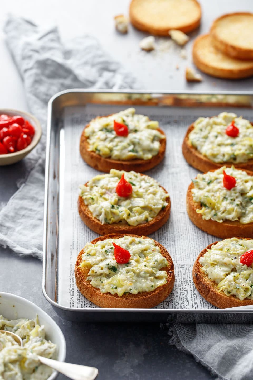 Cheesy Artichoke Crostini