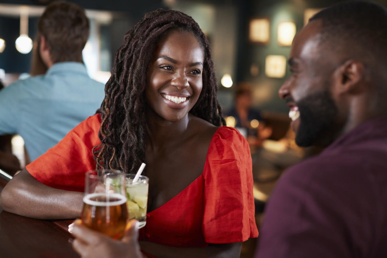 There are many benefits to dating while sober — as well as plenty of challenges. An expert weighs in on how to successfully navigate dating without drinking. (Photo: Getty Creative)