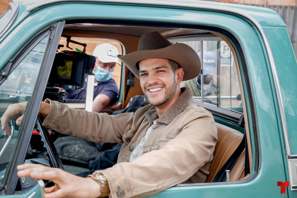 <p>Su personaje en la primera temporada era un bebé, pero Juan David ya creció y ahora está convertido en este atractivo joven de cautivadora sonrisa interpretado por el actor mexicano <strong>Bernardo Flores</strong> que promete romper más de un corazón en la historia. <strong>"Es un chico muy maduro y me atrevería a decir algo introvertido, ama a su familia sobre todas las cosas y daría la vida por ellos</strong>", cuenta sobre el primogénito de Norma (<strong>Danna García</strong>) y Juan Reyes (<strong>Mario Cimarro</strong>).</p>