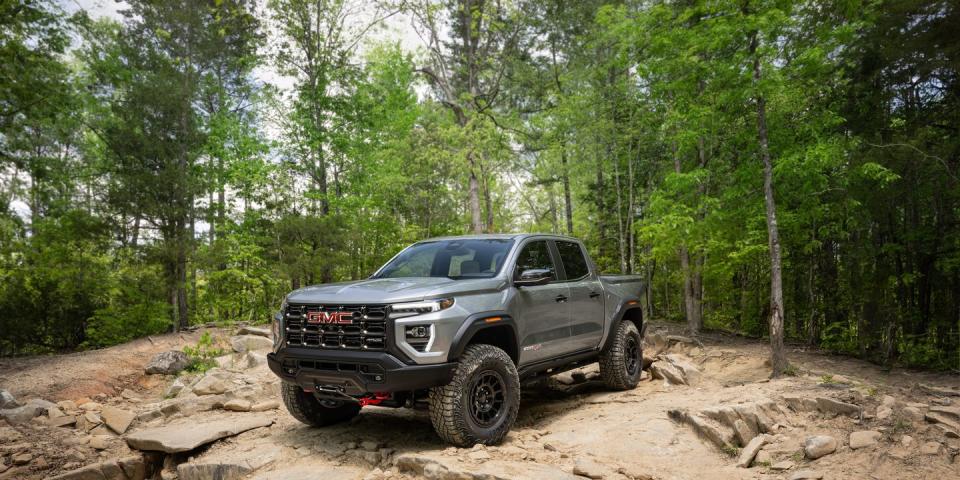 front 34 shot of the 2024 gmc canyon at4x aev