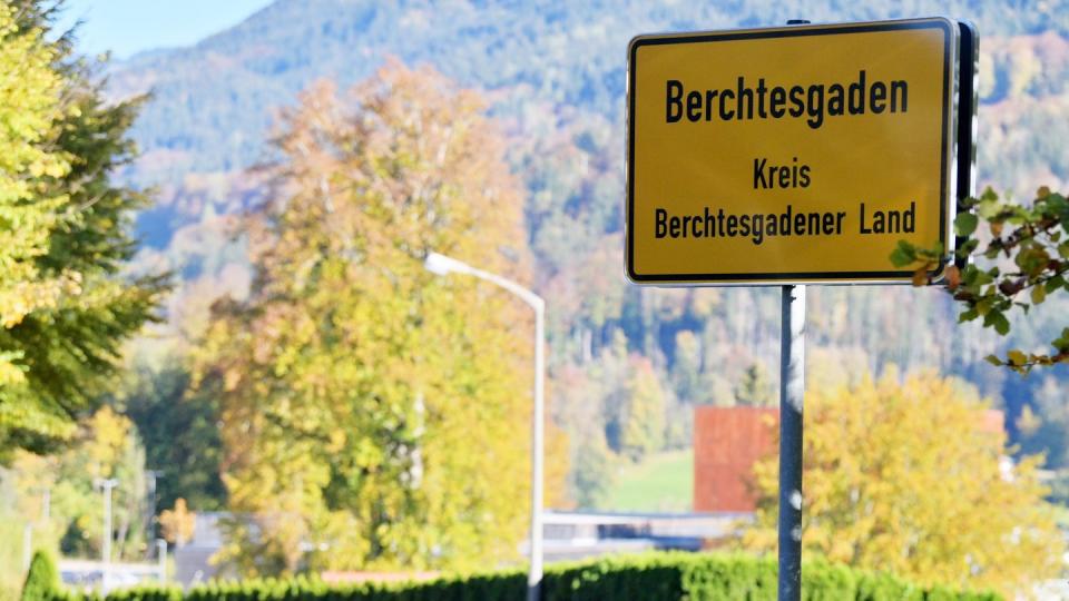 Im Kampf gegen die extrem gestiegenen Corona-Infektionszahlen im oberbayerischen Landkreis Berchtesgadener Land wird eine Ausgangsperre verhängt.