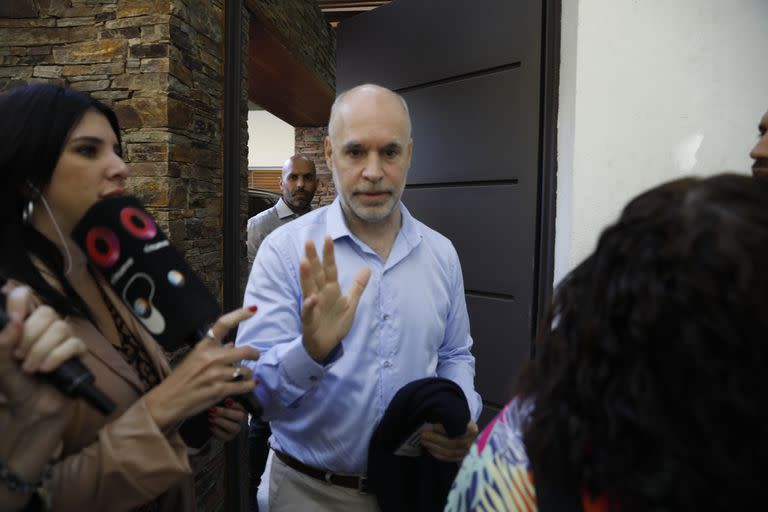 Larreta sale de la casa de Jorge Triaca