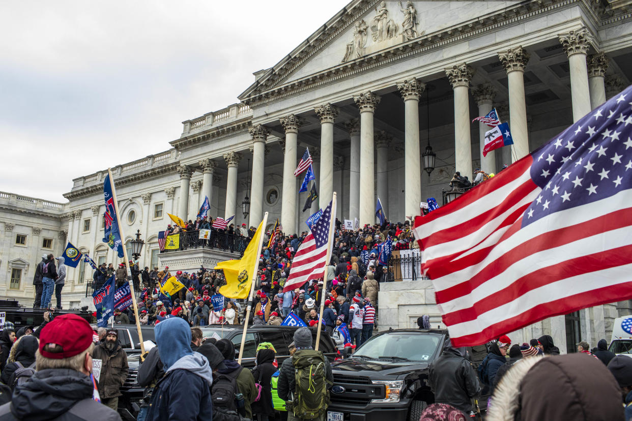 Partidarios del expresidente Donald Trump atacan el Capitolio en Washington, el 6 de enero de 2021. (Jason Andrew/The New York Times).