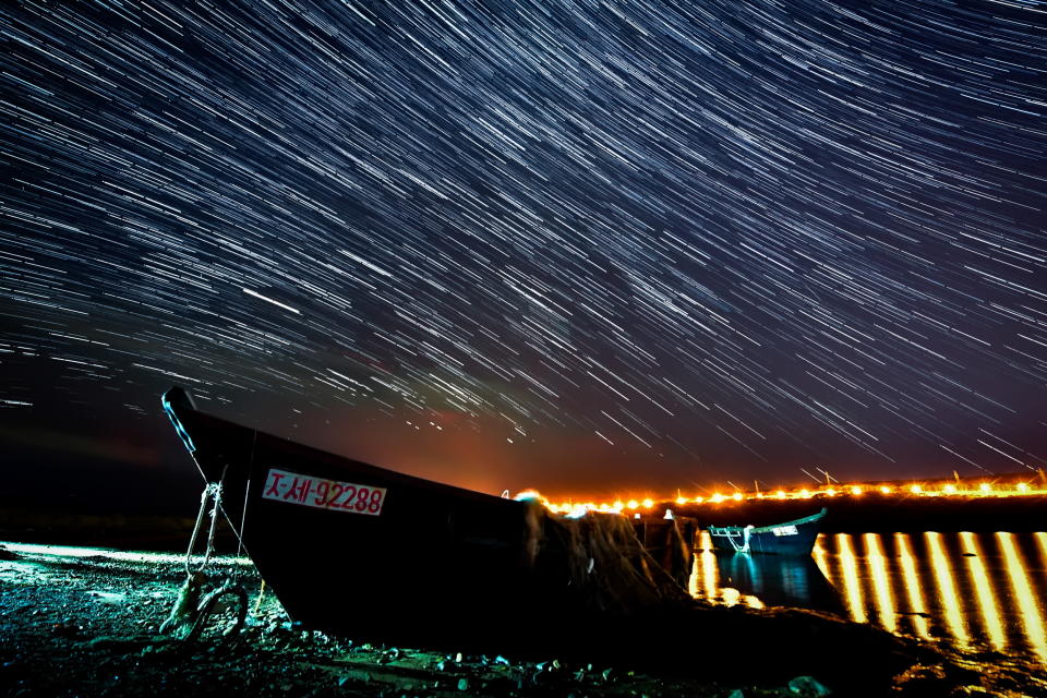 VLADIVOSTOK, RUSSIA  OCTOBER 10, 2018: The night sky over Russky Island during the Draconid meteor shower. Yuri Smityuk/TASS (Photo by Yuri Smityuk\TASS via Getty Images)