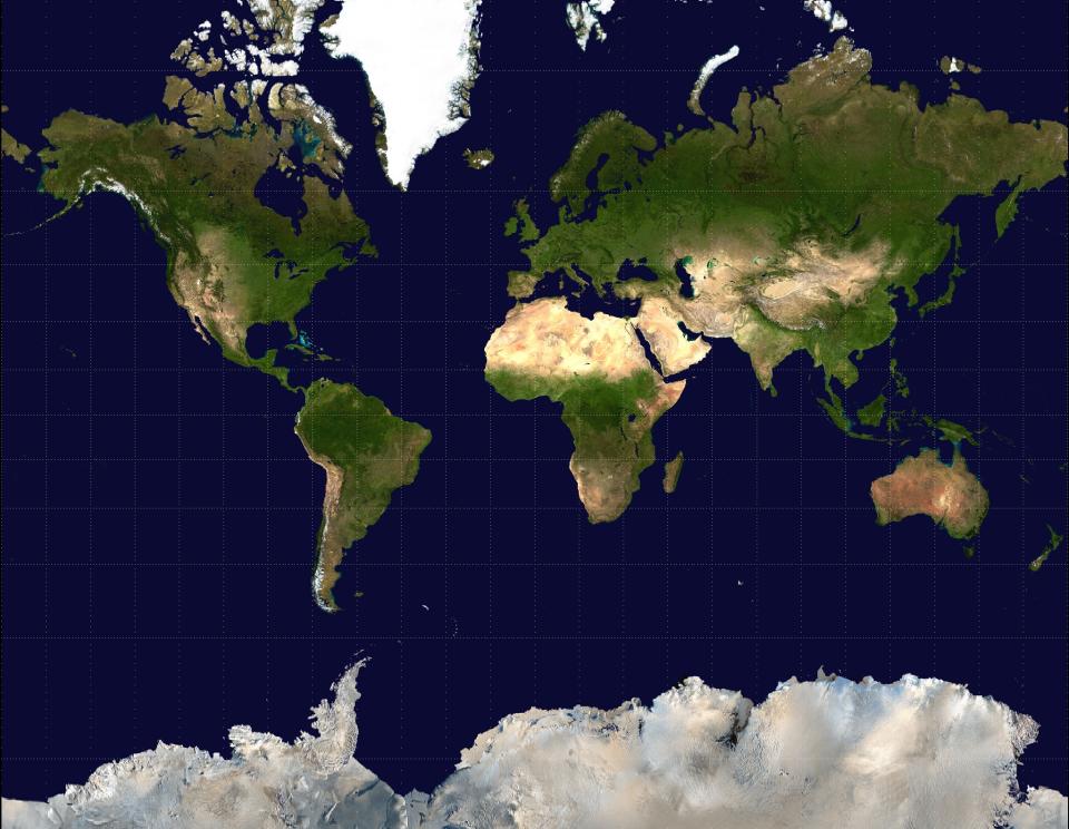 El tradicional mapa mundi de proyección de Mercator, que agranda sustancialmente las áreas cercanas a los polos y por ello muestra las zonas del norte más grandes de lo que en realidad son. (Wikimedia Commons)