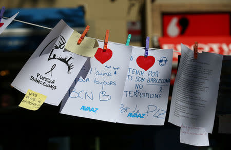 Messages are displayed at an impromptu memorial at the site where a van crashed into pedestrians at Las Ramblas in Barcelona, Spain, August 22, 2017. REUTERS/Albert Gea