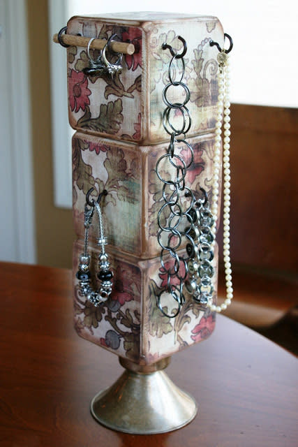 DIY Jewelry Holder by Mamie Jane's