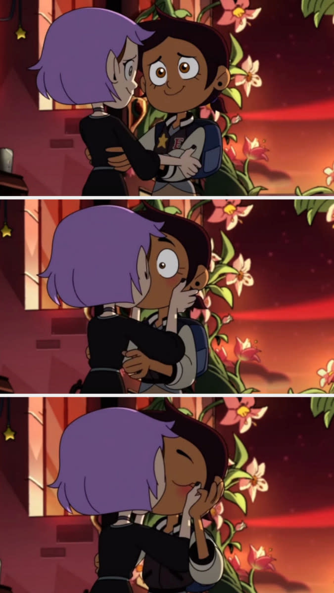 Animated characters Amity and Luz kiss