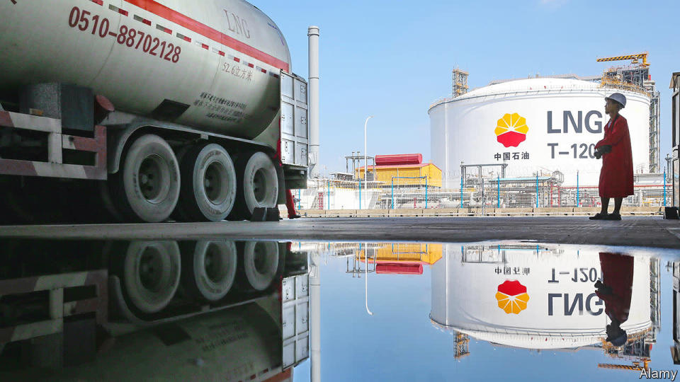 W649PH A tanker is to be loaded with liquefied natural gas (LNG) at the Rudong LNG terminal of CNPC (China National Petroleum Corporation), parent company of