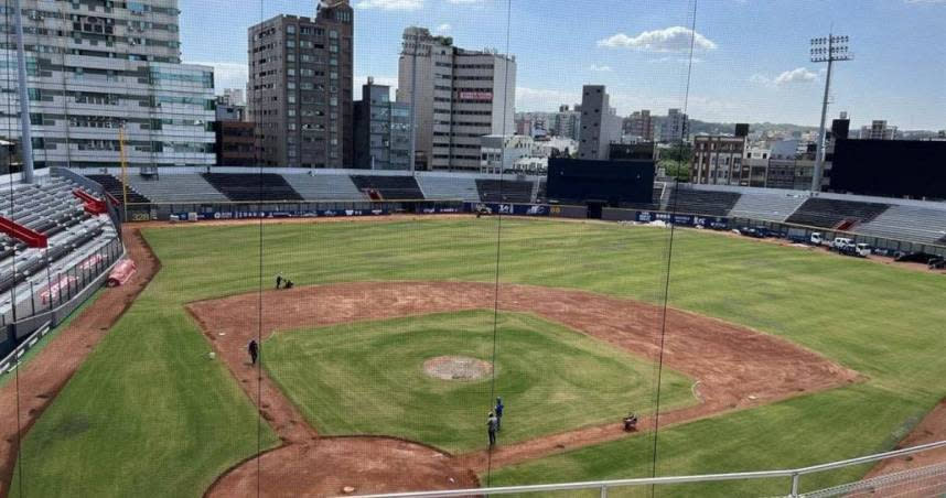 新竹市立棒球場施工缺失一籮筐，前朝的相關弊案和醜聞也持續延燒。（圖／中國時報王惠慧攝）