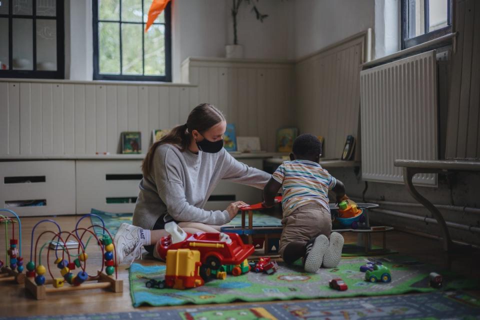 Kitchen Club is an opportunity for local families to cook, eat, play and learn together over a healthy lunch with low cost ingredients (Jordan Mansfield/Comic Relief)