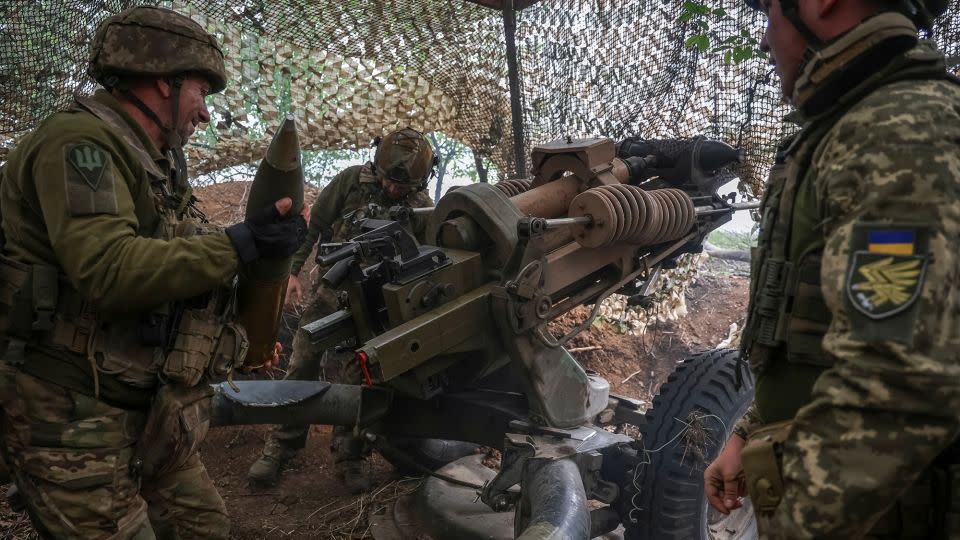 Ukrainian service members fire a L119 howitzer towards Russian troops, in Donetsk region, Ukraine April 21, 2024. - Oleksandr Ratushniak/Reuters
