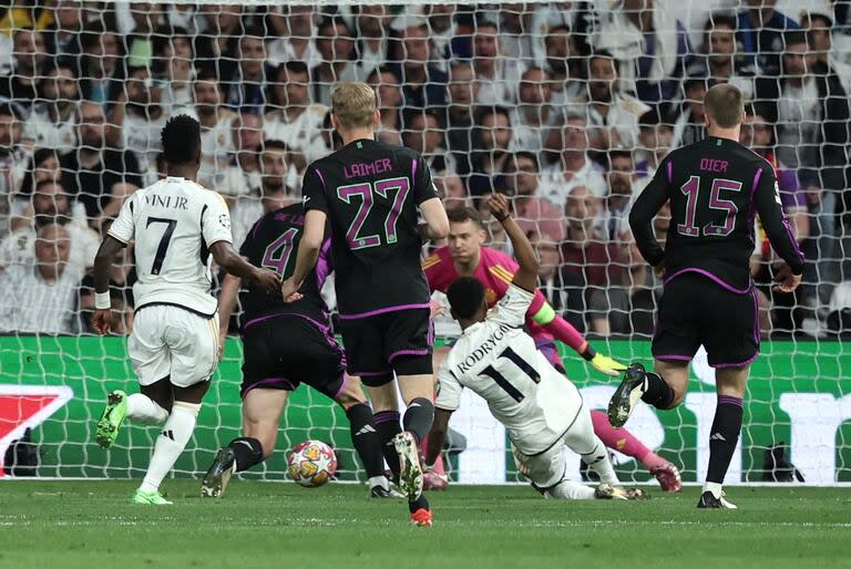 Real Madrid's Brazilian forward #11 Rodrygo challenges Bayern Munich's German goalkeeper #01 Manuel Neuer during the UEFA Champions League semi final second leg football match between Real Madrid CF and FC Bayern Munich at the Santiago Bernabeu stadium in Madrid on May 8, 2024. (Photo by Thomas COEX / AFP)