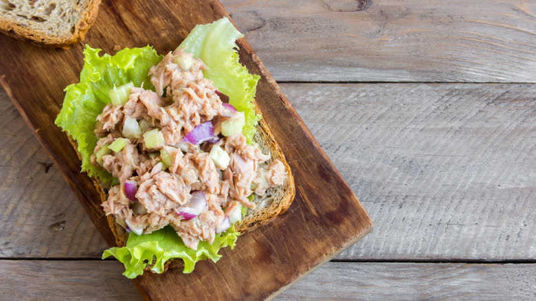 Tuna salad on lettuce