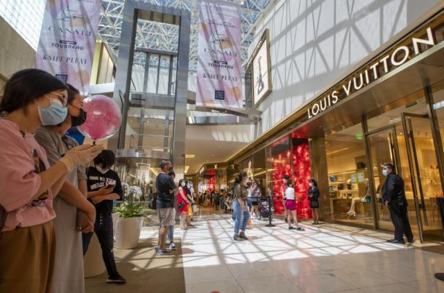 South Coast Plaza reopens for indoor shoppers as California