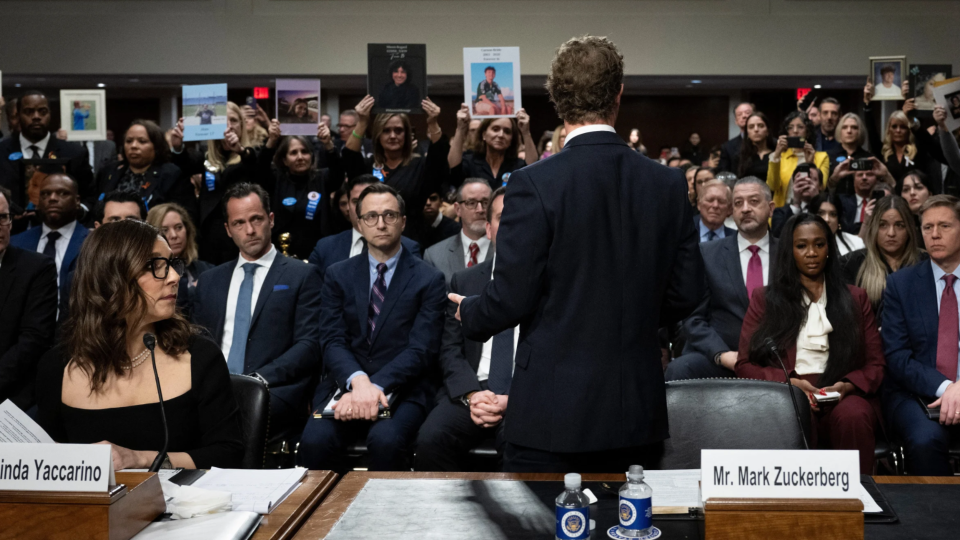 Meta CEO Mark Zuckerberg standing to apologize to families (Brendan Smialowski/Getty Images)