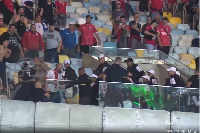 La violencia de la policía de Brasil contra los hinchas de Argentinos Juniors