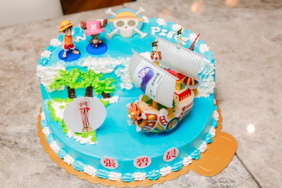 張碧晨喜歡《航海王》，唱片公司特送上造型蛋糕祝賀她發片。