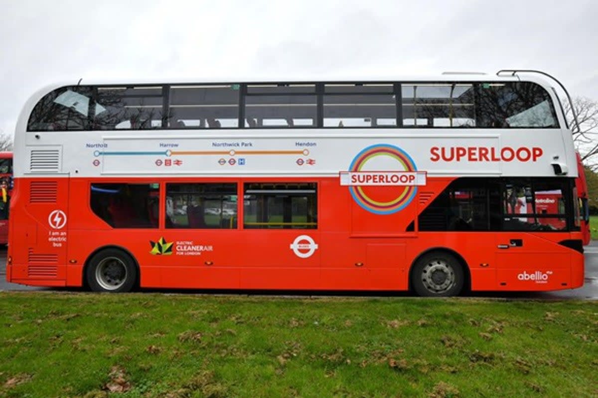 Circle line: a London bus branded with the Superloop logo (Transport for London)