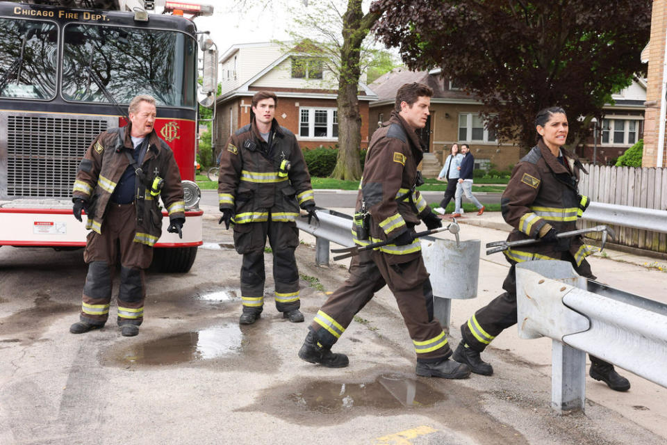 (l-r) Christian Stolte as Randy “Mouch” McHolland, Michael Bradway as Damon, Jake Lockett as Sam Carver, Miranda Rae Mayo as Stella Kidd