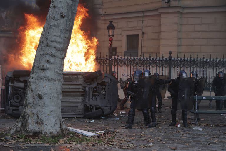 Protesta contra el reciente tiroteo en el centro cultural kurdo en París