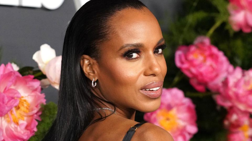 Kerry Washington showing makeup tricks every woman over 40 should know