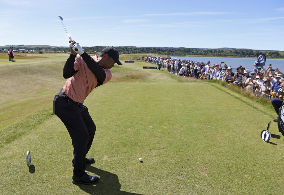 Tiger Woods plays full 18-hole practice round