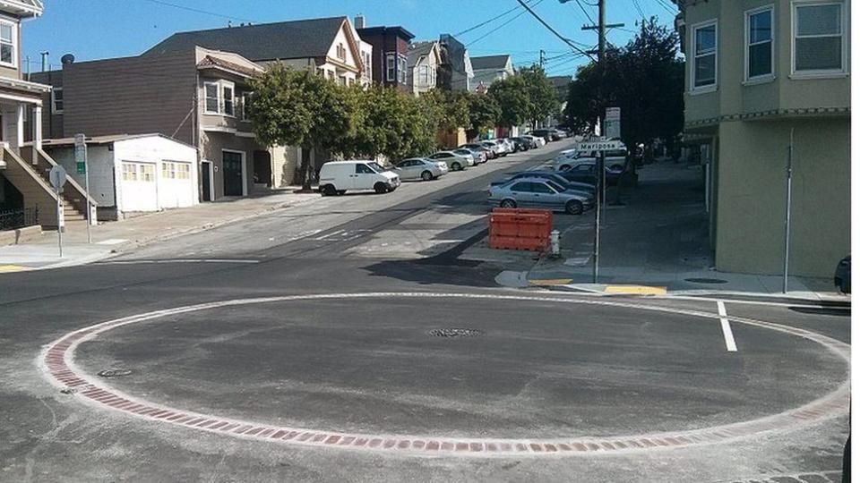 Cisterna en la intersección de las calles Mariposa y Missouri en San Francisco