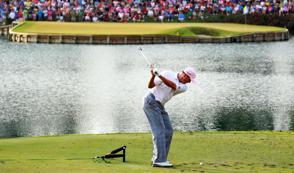 PONTE VEDRA BEACH, FL - MAY 13: Matt Kuchar of the United States hits his tee shot on the 17th hole during the final round of THE PLAYERS Championship held at THE PLAYERS Stadium course at TPC Sawgrass on May 13, 2012 in Ponte Vedra Beach, Florida. (Photo by Andy Lyons/Getty Images)