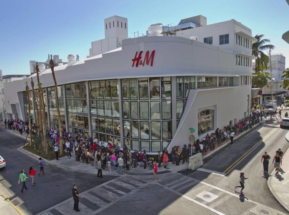 Crowds line up around the building at the opening of the H&M Store on Lincoln Road on Thursday Nov. 8, 2012. This is where the old Lincoln Theater used to sit on the mall.